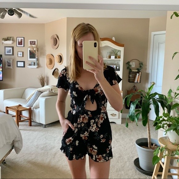 American Eagle Floral Keyhole Romper - Picture 2 of 7